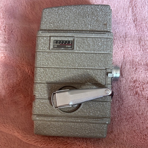 Bell & Howell Vintage Gray Camera with Brown Case - Picture 6 of 7